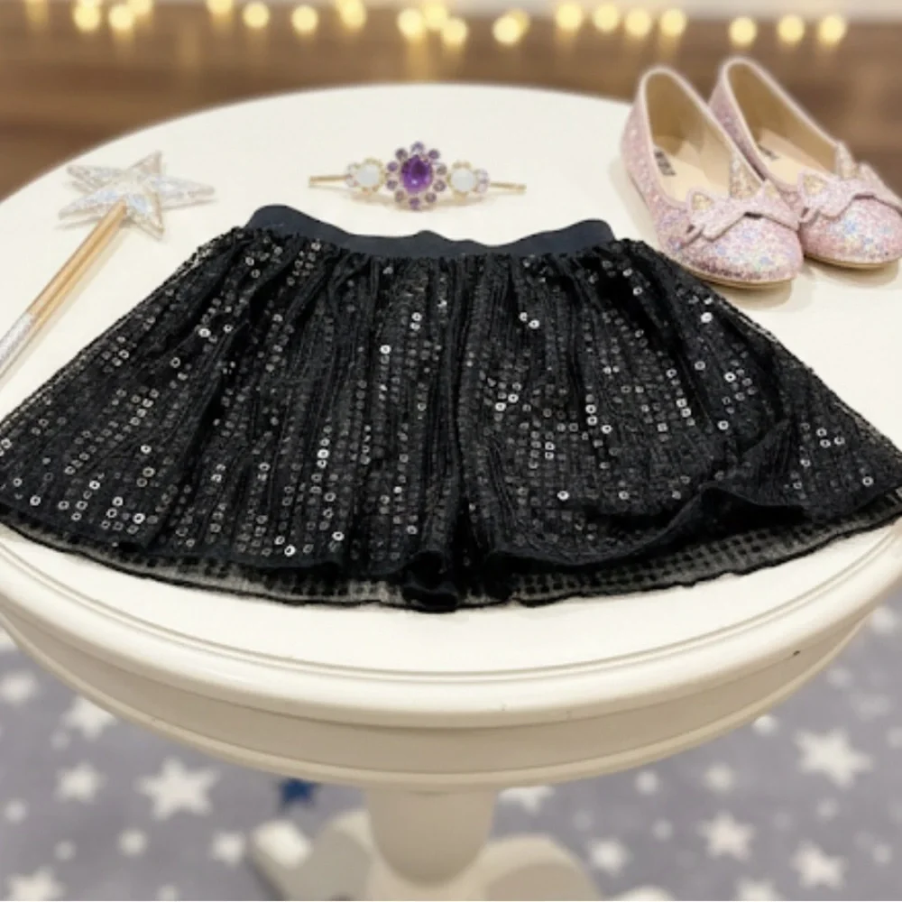 Beautiful sequined skirt with cotton layer